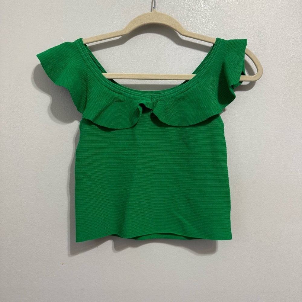 SKIES ARE BLUE Kelly Green Ruffle Neckline Ribbed Crop Top Size Small